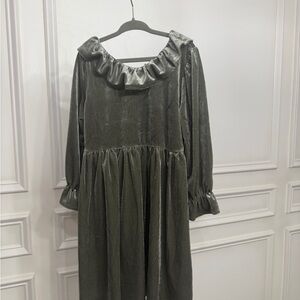 Girls Velvet Ruffle Collar Dress